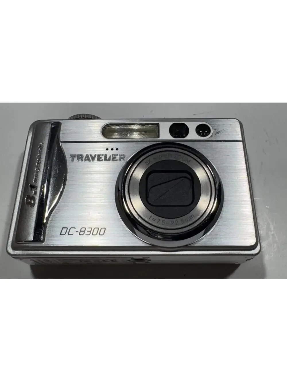 Traveler DC-8300 8.1MP Digital Camera 3X Super Zoom 2.5